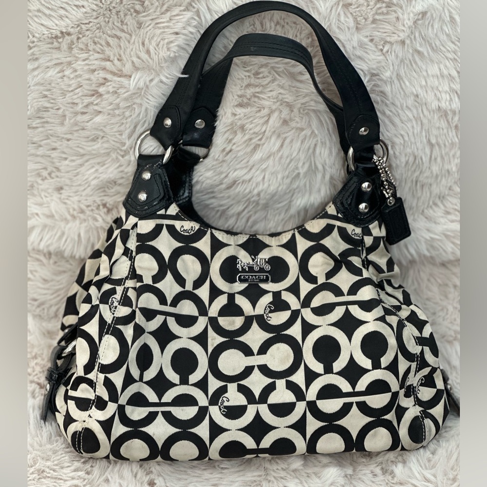 Women's Black Madison Op Art Sateen Maggie Shoulder Bag
